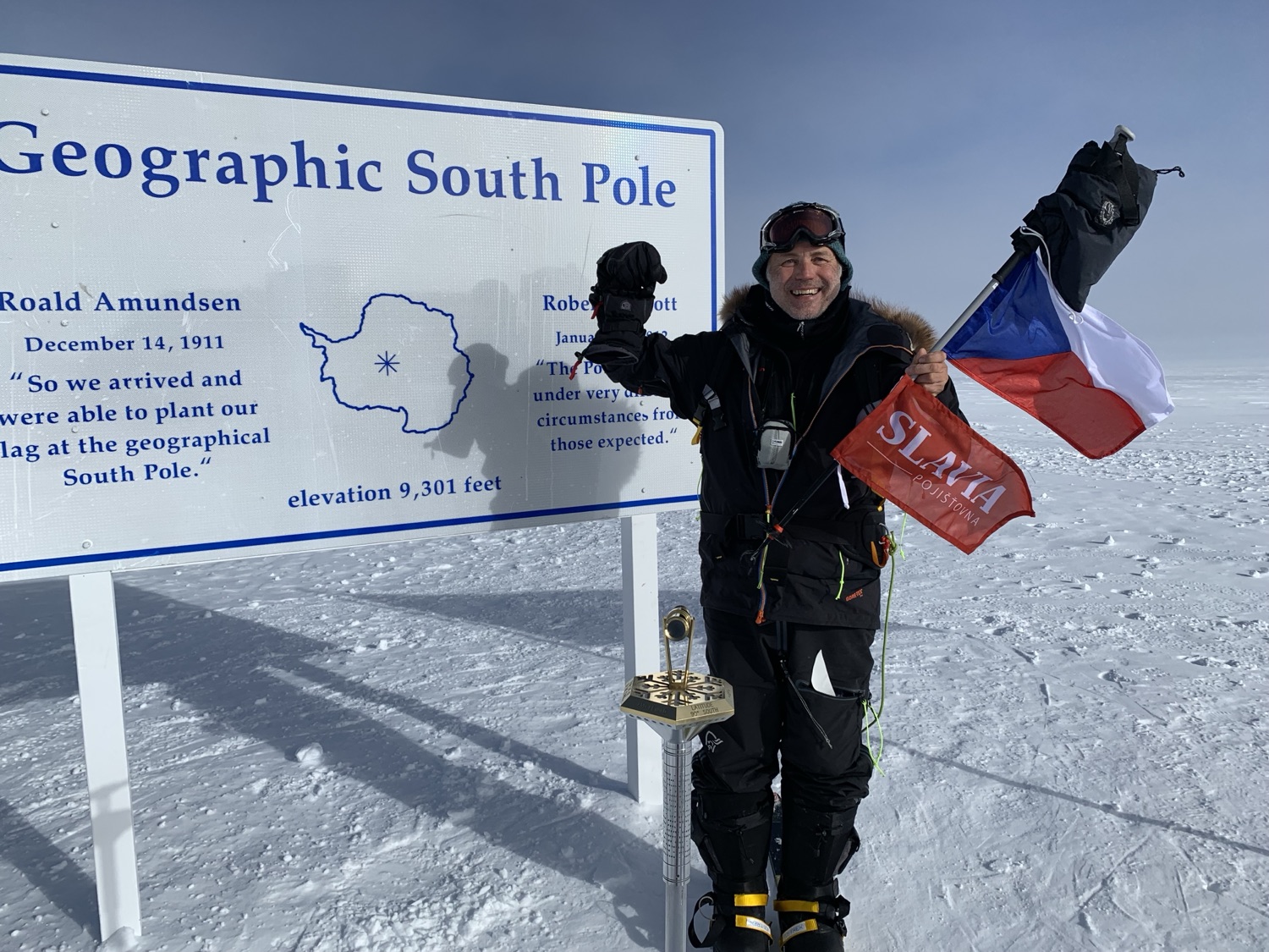 Na geografickém jižním pólu — s českou vlajkou